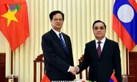Визит премьера Вьетнама в Лаос подтверждает решимость двух стран укрепить особую дружбу