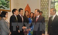 Вице-премьер Ву Ван Нинь посетил посольство Вьетнама в Бельгии