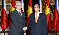 Премьер Вьетнама встретился с главой Сената парламента Чешской Республики
