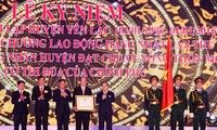 Ву Ван Нинь присутствовал на церемонии признания Иенлак «уездом новой деревни"
