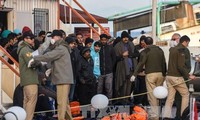 Греция начала возвращать беженцев в Турцию