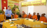 Председатель ЦК ОФВ навестил и поздравил кхмеров с их традиционным Новым годом