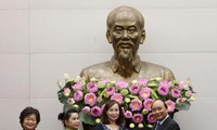 Премьер Вьетнама Нгуен Суан Фук принял делегацию Фонда имени Вы А Зиня