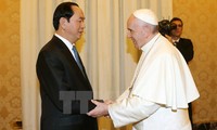 Президент СРВ встретился с папой Римским и премьер-министром Ватикана
