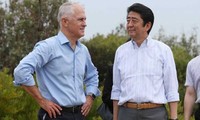 Премьер-министр Японии Синдзо Абэ посещает Австралию