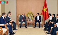 Вице-премьер Вьетнама Чинь Динь Зунг принял послов России и Ирландии