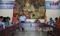 Комитета по делам юго-западной части Вьетнама поздравил кхмеров с праздником «Чол Чнам Тхмай»