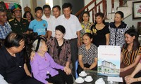 Нгуен Тхи Ким Нган навестила семьи инвалидов войны и павших фронтовиков в Хайзыонге