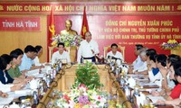 Нгуен Суан Фук провел рабочую встречу с руководством провинции Хатинь