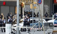 Теракт в Барселоне: водитель фургона не пойман