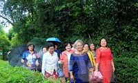 Уонг Чу Лыу провел встречу с бывшими учителями-вьетнамскими эмигрантами в Таиланде