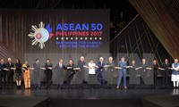 Премьер-министр СРВ Нгуен Суан Фук принимает участие в 31-м саммите АСЕАН