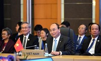 Премьер Вьетнама Нгуен Суан Фук принял участие в пленарном заседании 31-го саммита АСЕАН