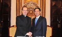 Замсекретаря Ватикана по отношениям с государствами Антуан Камиллери посещает Вьетнам