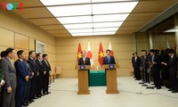 Президент Вьетнама и премьер Японии провели совместную пресс-конференцию