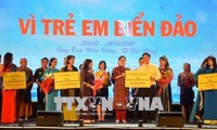 Данг Тхи Нгок Тхинь приняла участие в программе ради детей в приморских и островных районах