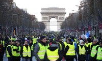 Протесты «желтых жилетов» в Париже показывают проблемы страны