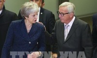 Еврокомиссия не собирается пересматривать с Великобританией соглашение по Brexit