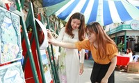 На рынке календарей в городе Хошимине царит оживленная атмосфера