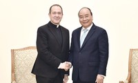 Нгуен Суан Фук принял замсекретаря Ватикана по отношениям с государствами Антуана Камиллери