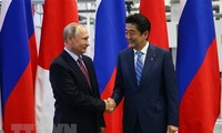 Абэ подтвердил позицию на переговорах с Россией по спорным островам