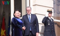 Председатели Нацсобрания Франции и Вьетнама провели переговоры