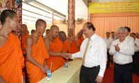 Нгуен Суан Фук поздравил учащихся Кхмерской буддийской академии Тхеравада с праздником «Чол Чнам Тхмай»