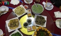 Блюда из рыбы на ручье «Так» в уезде Фуиен провинции Шонла