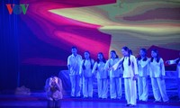 Спектакль «Огненный цветок Чуонгбон» затронула зрителей на западе Вьетнама