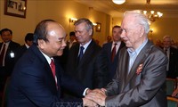 Нгуен Суан Фук встретился с представителями Общества российско-вьетнамской дружбы и Ассоциации ветеранов войны во Вьетнаме