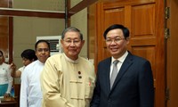 Вице-премьер Выонг Динь Хюэ продолжает визит в Мьянму