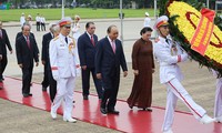 Руководители Вьетнама посетили Мавзолей Хо Ши Мина по случаю Дня независимости страны