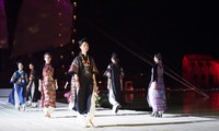 В г.Хойане открылся фестиваль платья «аозяй» с изображениями достопримечательностей Вьетнама