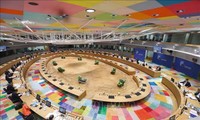 Саммит Евросоюза зашел в тупик: споры продлили на день