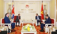 Министр общественной безопасности То Лам принял посла Великобритании во Вьетнаме