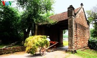หมู่บ้านโบราณเดื่องเลิม-Làng Cổ Đường Lâm