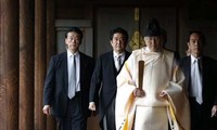 PM Jepang Shinzo Abe mengirim benda ritual ke Kuil Yasukuni