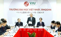 PM Nguyen Xuan Phuc melakukan temu kerja dengan Universitas Vietnam-Jepang