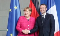 Presiden Perancis melakukan pertemuan dengan Kanselir Jerman