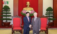 Sekjen KS PKV Nguyen Phu Trong menerima Ketua Partai Aksi Rakyat Singapura yang berkuasa