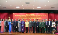 Wakil Ketua Harian MN Vietnam, Tong Thi Phong melakukan kunjungan dan ceramah di depan kaum diaspora Vietnam di Laos