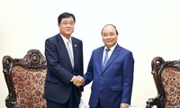 PM Vietnam, Nguyen Xuan Phuc menerima Direktur Eksekutif  Grup Mitsubishi Motors