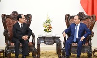 PM Vietnam, Nguyen Xuan Phuc menerima Sekjen ASEAN, Le Luong Minh dan Presiden Institut Penelitian Ekonomi ASEAN dan Asia Timur (ERIA), Hidetoshi Nishimura 
