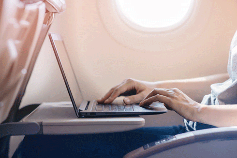 AS menghapuskan larangan membawa Laptop di kabin pesawat terbang terhadap penumpang Timur Tengah
