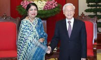 Sekjen KS PKV Nguyen Phu Trong menerima Ketua Parlemen Bangladesh, Shirin Sharmin Chaudhury
