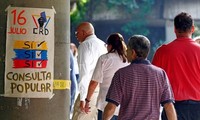 Para pemilih Venezuela mulai memberikan suara untuk memilih Dewan Konstituante