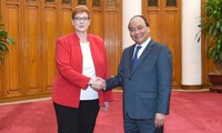  PM Vietnam, Nguyen Xuan Phuc menerima Menhan Australia