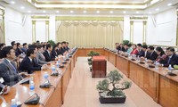 Pimpinan kota Ho Chi Minh menerima delegasi Departemen Pemuda Partai LDP, Jepang