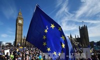 Pawai besar memprotes Brexit di London, Inggris