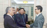 Deputi PM Vietnam, Vu Duc Dam menerima Wakil Dirjen Kantor Berita Kamboja